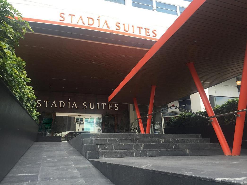 Stadia Suites Mexico City Santa Fe Exterior photo The Stadium Suites entrance